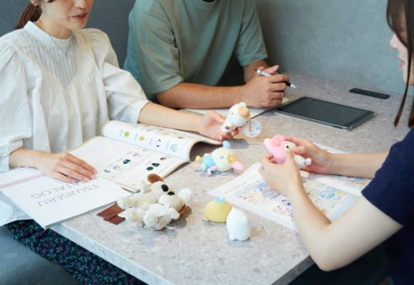 キャラクターグッズの打合せ風景